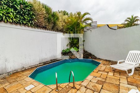 Casa à venda com 189m², 4 quartos e 2 vagas Casa à venda com 189m², 4 quartos e 2 vagasPiscina