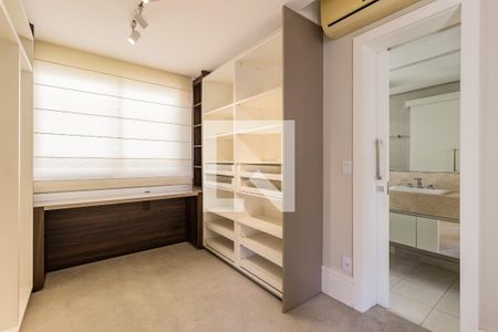 Closet da suíte de apartamento à venda com 1 quarto, 225m² em Higienópolis, Porto Alegre