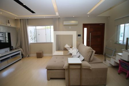 Sala de casa à venda com 5 quartos, 402m² em Ramos, Rio de Janeiro