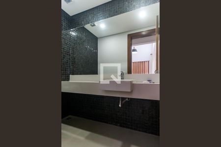 Lavabo de casa de condomínio para alugar com 3 quartos, 360m² em Parque dos Lagos, Mogi das Cruzes