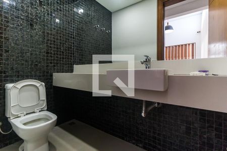 Lavabo de casa de condomínio para alugar com 3 quartos, 360m² em Parque dos Lagos, Mogi das Cruzes