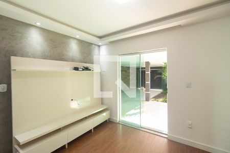 Sala de casa para alugar com 3 quartos, 180m² em Guaratiba, Rio de Janeiro