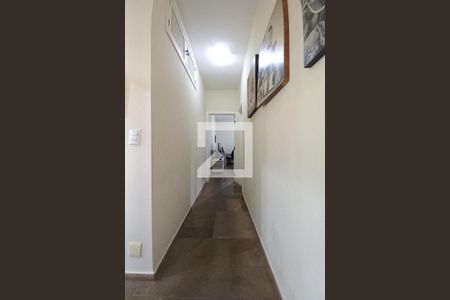 Corredor de casa à venda com 3 quartos, 190m² em Cambuí, Campinas