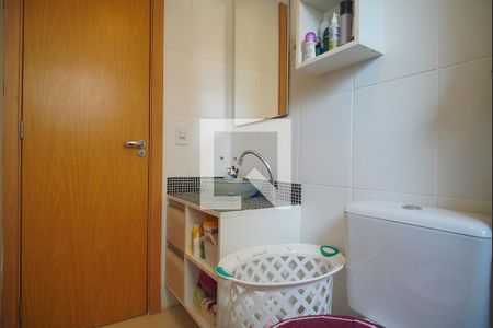 Banheiro de apartamento à venda com 2 quartos, 55m² em Rondônia, Novo Hamburgo