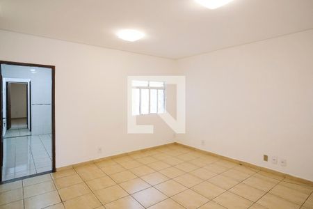 Casa à venda com 115m², 2 quartos e 1 vagaSala