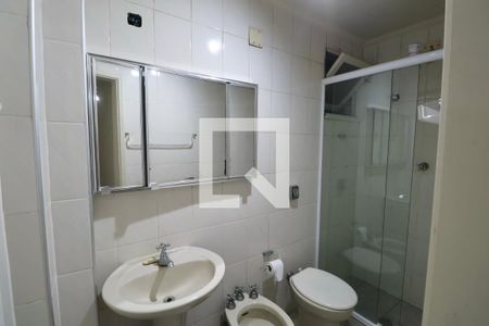 Banheiro Suíte  de apartamento para alugar com 3 quartos, 120m² em Pitangueiras, Guarujá