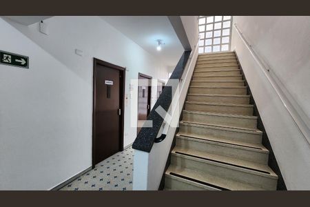 Studio para alugar com 35m², 1 quarto e 1 vaga Studio para alugar com 35m², 1 quarto e 1 vagaEscada