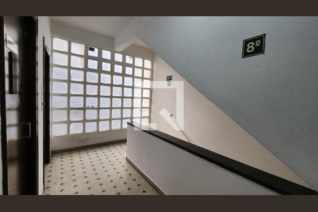 Studio para alugar com 35m², 1 quarto e 1 vaga Studio para alugar com 35m², 1 quarto e 1 vagaEscada