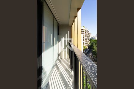 Varanda da suíte de apartamento para alugar com 3 quartos, 82m² em Leblon, Rio de Janeiro