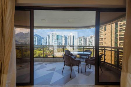 Varanda de apartamento para alugar com 3 quartos, 160m² em Barra da Tijuca, Rio de Janeiro