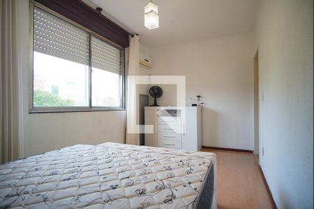 Quarto 1 de apartamento para alugar com 2 quartos, 60m² em Jardim Sabará, Porto Alegre