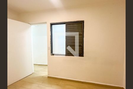 Quarto 2 de casa para alugar com 2 quartos, 60m² em Vila Pereira Cerca, São Paulo