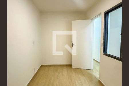 Quarto 2 de casa para alugar com 2 quartos, 60m² em Vila Pereira Cerca, São Paulo