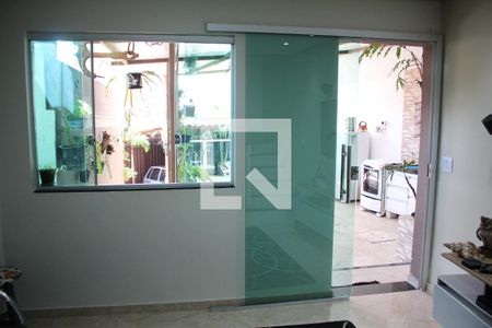 Sala de casa à venda com 3 quartos, 70m² em Lindéia, Contagem