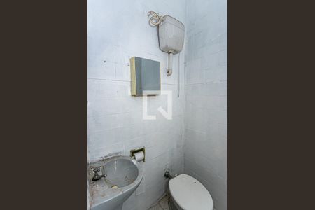 Banheiro de casa para alugar com 1 quarto, 50m² em Vila Picinin, São Paulo