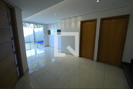 Sala de casa para alugar com 3 quartos, 227m² em Setor Bueno, Goiânia