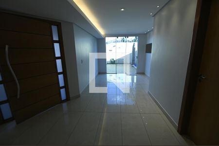 Sala de casa para alugar com 3 quartos, 227m² em Setor Bueno, Goiânia