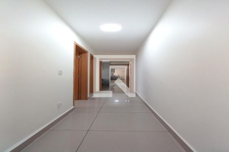 Corredor de apartamento à venda com 1 quarto, 44m² em Parque Industrial, Campinas