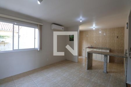 Sala de casa de condomínio à venda com 2 quartos, 54m² em Olaria, Canoas