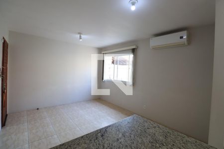 Sala de casa de condomínio à venda com 2 quartos, 54m² em Olaria, Canoas