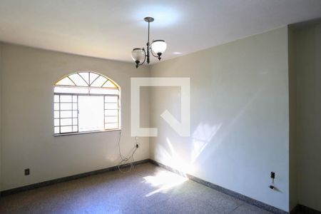 Sala de casa à venda com 4 quartos, 300m² em Paraíso, Belo Horizonte