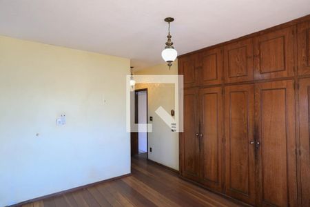 Quarto 2 de casa à venda com 4 quartos, 300m² em Paraíso, Belo Horizonte