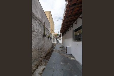 Casa à venda com 198m², 3 quartos e 2 vagas Casa à venda com 198m², 3 quartos e 2 vagasCorredor Lateral
