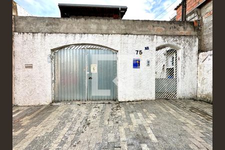 Casa à venda com 198m², 3 quartos e 2 vagas Casa à venda com 198m², 3 quartos e 2 vagasFachada