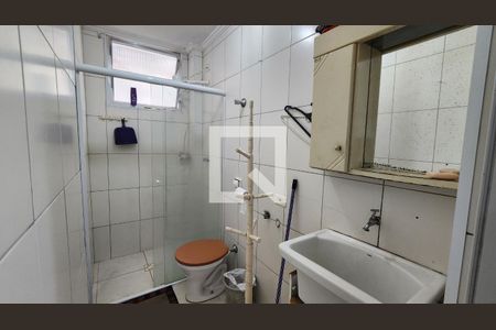 Banheiro de kitnet/studio para alugar com 1 quarto, 19m² em Aparecida, Santos