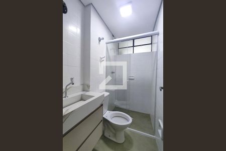 Banheiro de apartamento para alugar com 1 quarto, 54m² em Centro, Curitiba