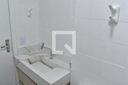 Banheiro de apartamento para alugar com 1 quarto, 54m² em Centro, Curitiba