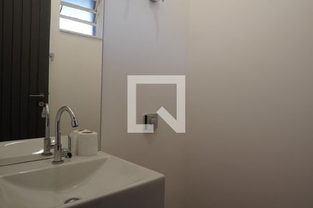 Lavabo de casa para alugar com 4 quartos, 200m² em Cerqueira César, São Paulo