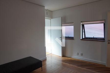 Sala de casa para alugar com 4 quartos, 200m² em Cerqueira César, São Paulo