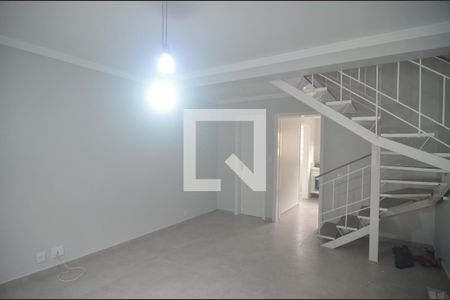 Sala de casa de condomínio para alugar com 2 quartos, 87m² em Fátima, Canoas