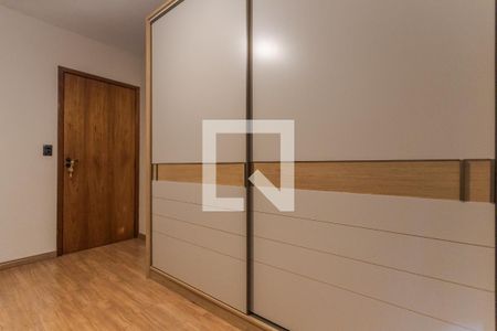 Quarto de apartamento à venda com 2 quartos, 69m² em Passo D’areia, Porto Alegre