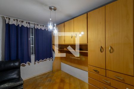 Quarto 2 de apartamento para alugar com 2 quartos, 58m² em Vila Carmosina, São Paulo