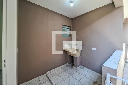 entrada area serviço de casa para alugar com 1 quarto, 33m² em Vila São José, São Paulo