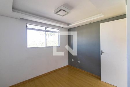 Quarto 1 de apartamento para alugar com 2 quartos, 61m² em Santa Cândida, Curitiba