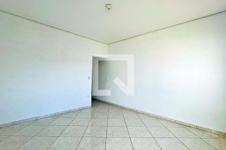 Sala de casa para alugar com 2 quartos, 250m² em Jardim Santa Bárbara, Guarulhos