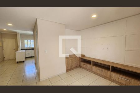 Sala de casa de condomínio à venda com 3 quartos, 110m² em Medeiros, Jundiaí