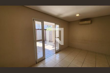 Sala de casa de condomínio à venda com 3 quartos, 110m² em Medeiros, Jundiaí