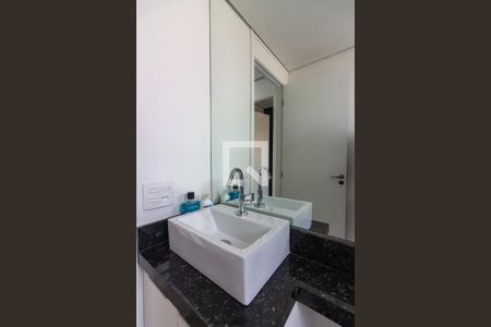 Banheiro de apartamento à venda com 2 quartos, 49m² em Centro, Osasco