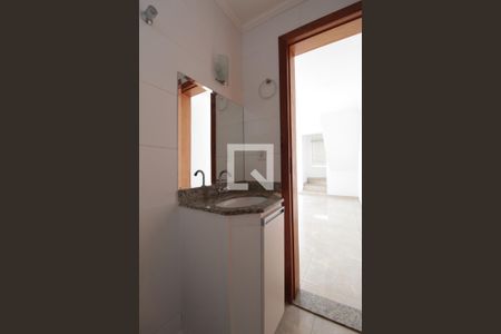 Lavabo da Sala de casa à venda com 2 quartos, 65m² em Piratininga, Belo Horizonte