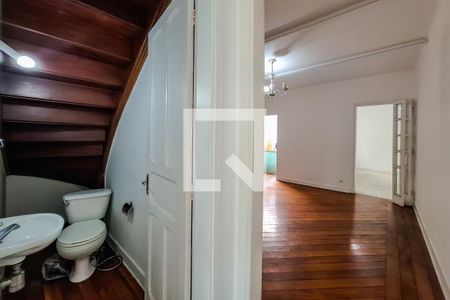 lavabo de casa para alugar com 3 quartos, 137m² em Jardim da Gloria, São Paulo