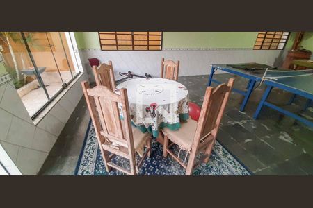 Casa para alugar com 400m², 4 quartos e 4 vagas Casa para alugar com 400m², 4 quartos e 4 vagasSalão de Jogos