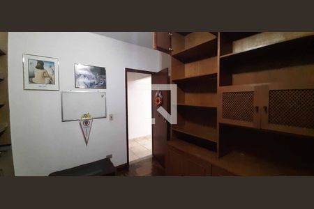 Casa para alugar com 400m², 4 quartos e 4 vagas Casa para alugar com 400m², 4 quartos e 4 vagasEscritório