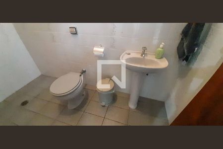 Casa para alugar com 400m², 4 quartos e 4 vagas Casa para alugar com 400m², 4 quartos e 4 vagasBanheiro do Salão de Jogos