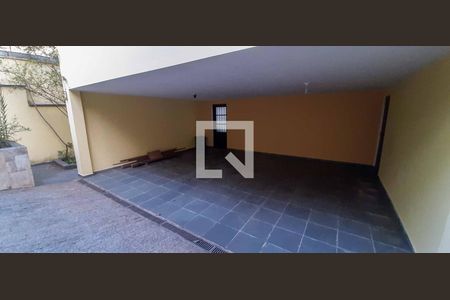 Casa para alugar com 400m², 4 quartos e 4 vagas Casa para alugar com 400m², 4 quartos e 4 vagasGaragem