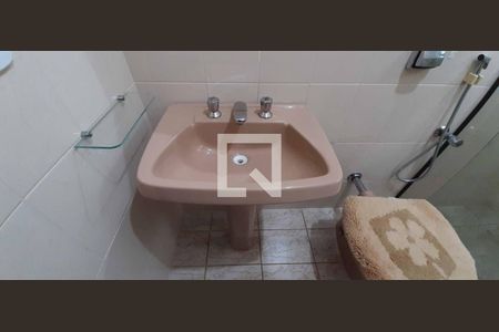 Casa para alugar com 400m², 4 quartos e 4 vagas Casa para alugar com 400m², 4 quartos e 4 vagasBanheiro Social