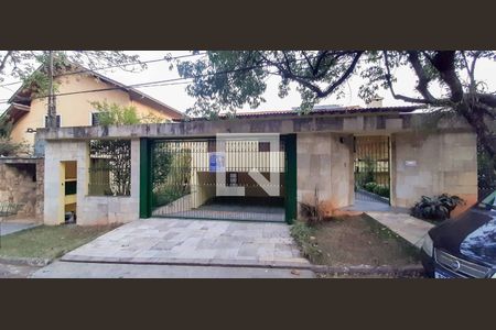 Casa para alugar com 400m², 4 quartos e 4 vagas Casa para alugar com 400m², 4 quartos e 4 vagasFachada de Casa